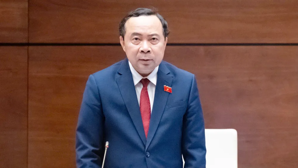 Bộ trưởng Bộ Khoa học - Công nghệ Vũ Hải Quân phát biểu giải trình, làm rõ một số vấn đề đại biểu Quốc hội nêu, sáng 26-10. Ảnh: VIẾT CHUNG