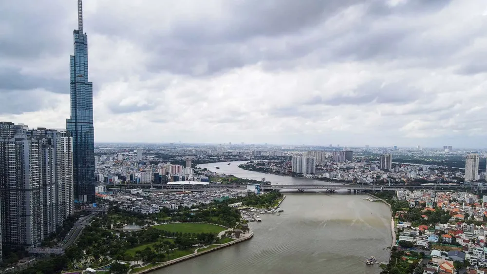 Quang cảnh dọc tuyến sông Sài Gòn. Ảnh: HOÀNG HÙNG