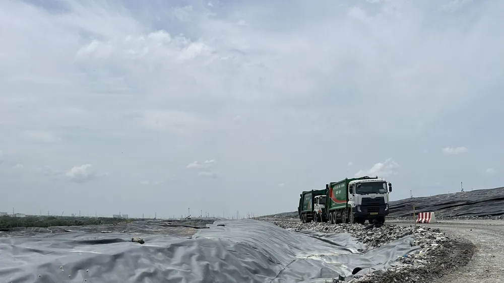 Một góc khu xử lý rác Đa Phước, xã Hưng Long, TPHCM. Ảnh: THANH HIỀN 