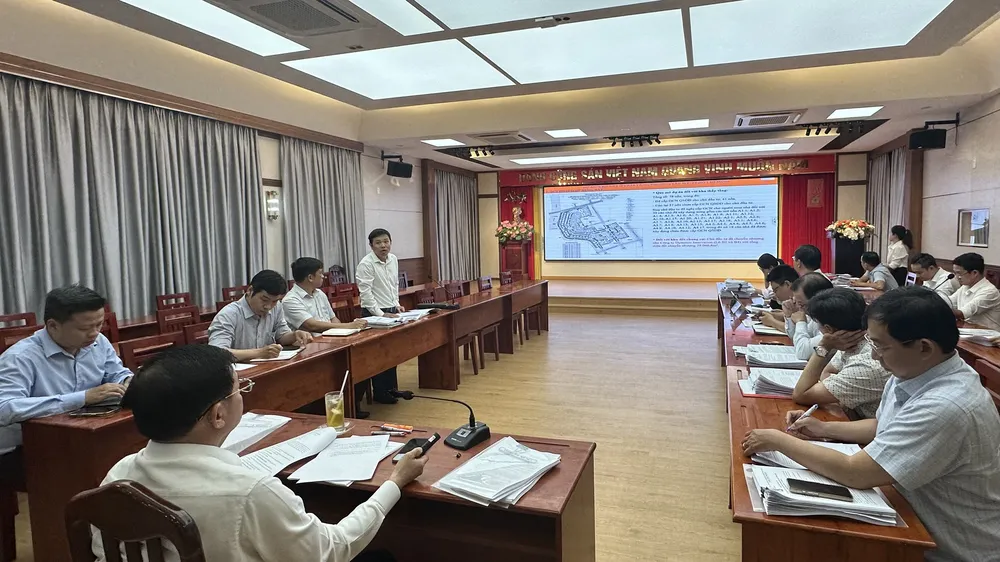 Tổ Công tác 1645 làm việc với các chủ đầu tư vào chiều ngày 5-11. Ảnh: THANH HIỀN