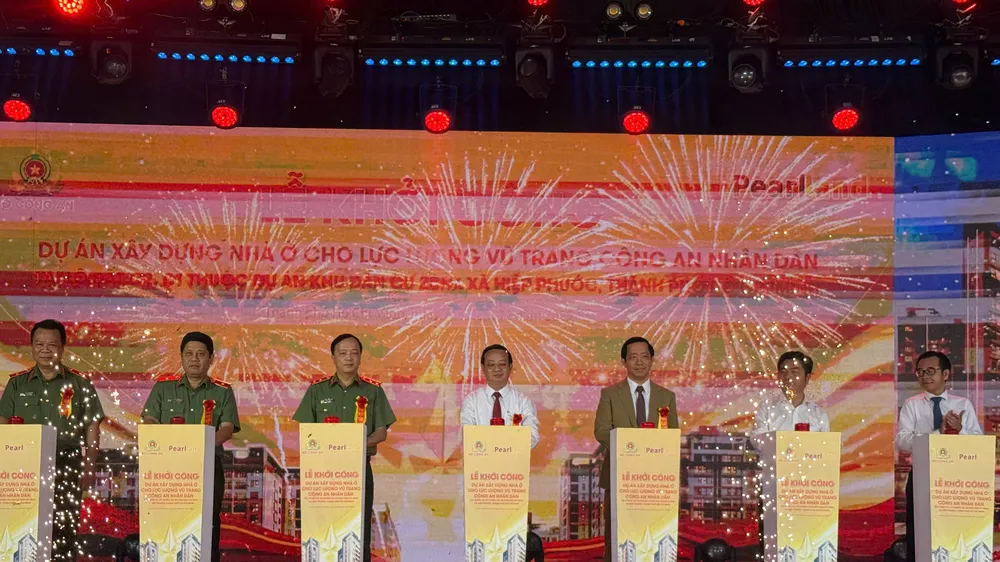 Lễ khởi công Dự án xây dựng nhà ở cho lực lượng vũ trang Công an nhân dân tại xã Hiệp Phước. Ảnh: THANH HIỀN