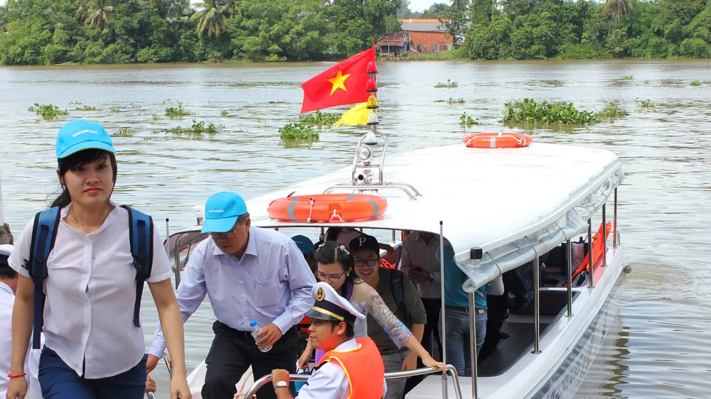 Du khách tham quan tour đường sông ngày 28.9