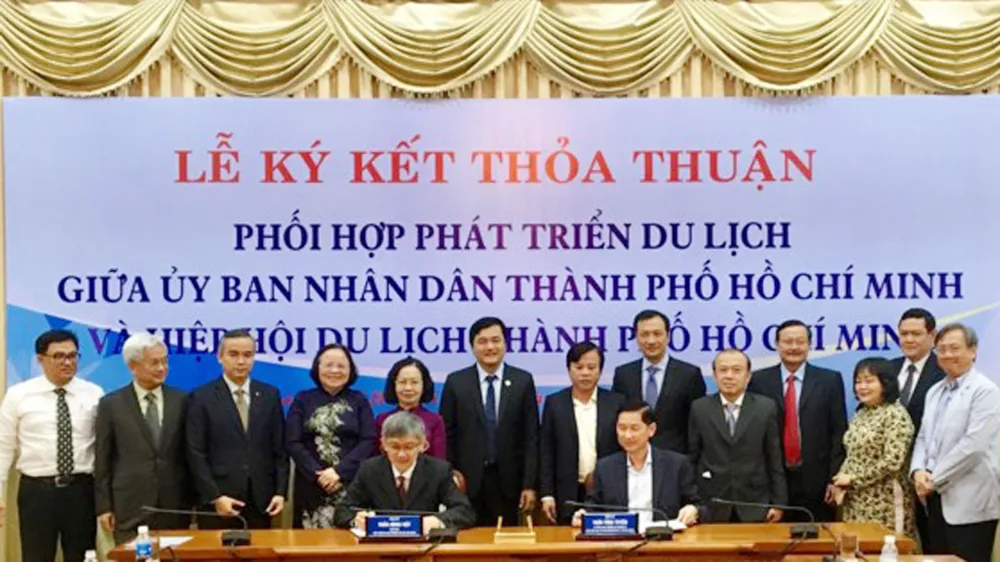 Lễ ký kết hợp tác phát triển du lịch diễn ra tại UBND TP ngày 4-10