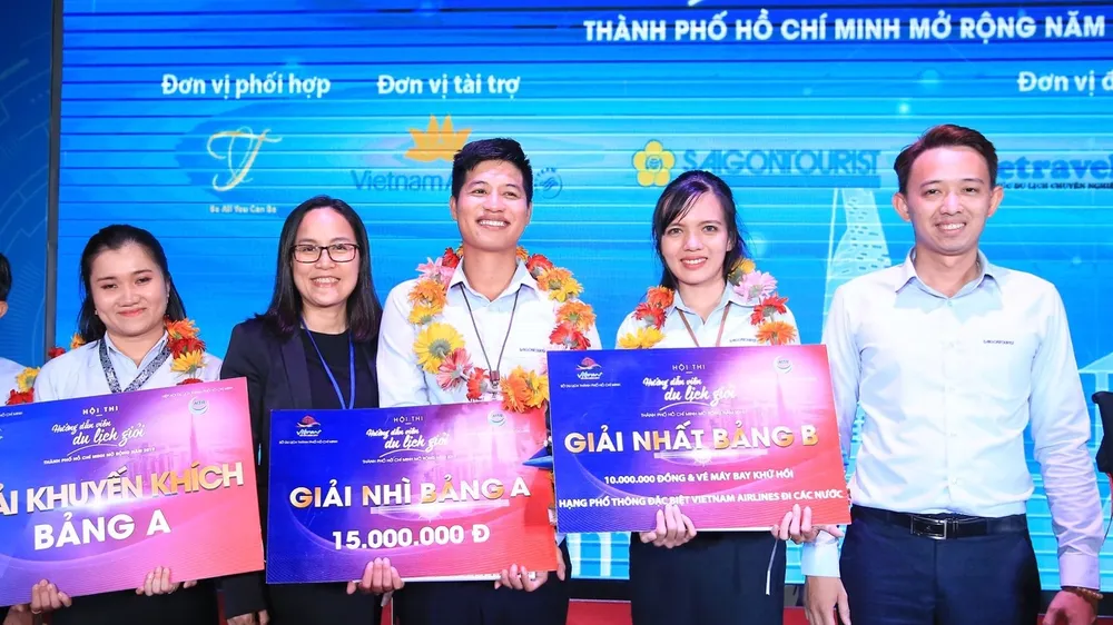 Tặng vé máy bay hạng thương gia cho hướng dẫn viên du lịch giỏi