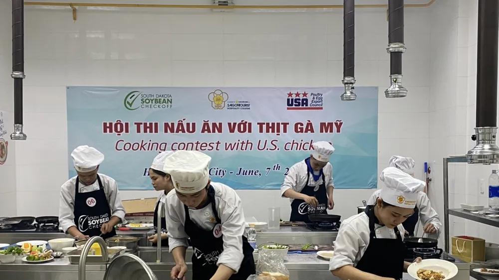 Rèn luyện ngoại ngữ, nâng cao tay nghề với đầu bếp Norbert Ehrbar