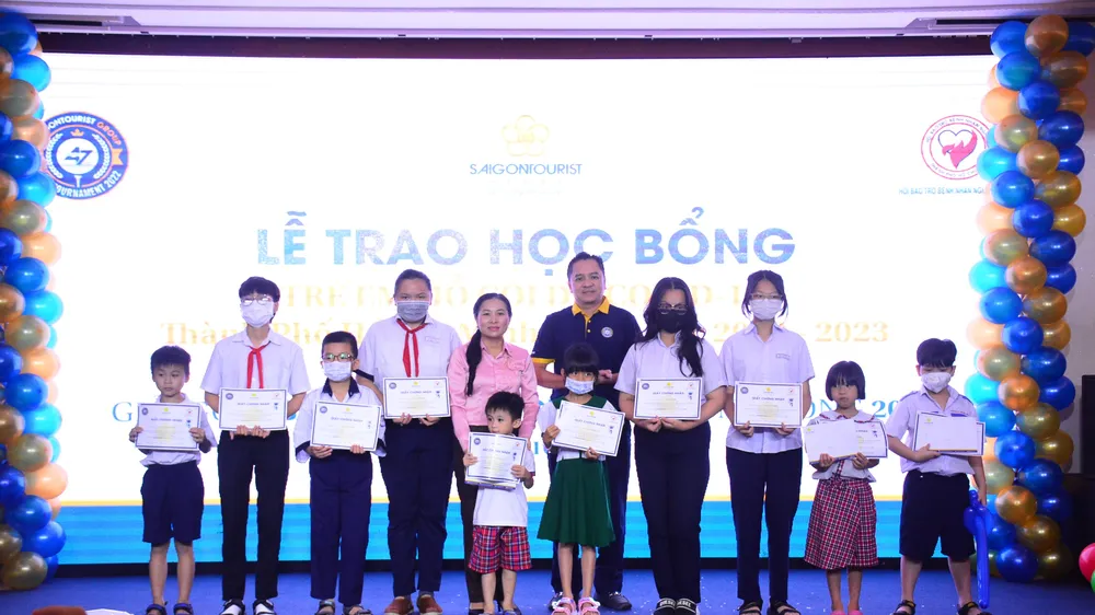 Saigontourist Group tặng học bổng trị giá hơn 1 tỷ đồng cho trẻ em hiếu học