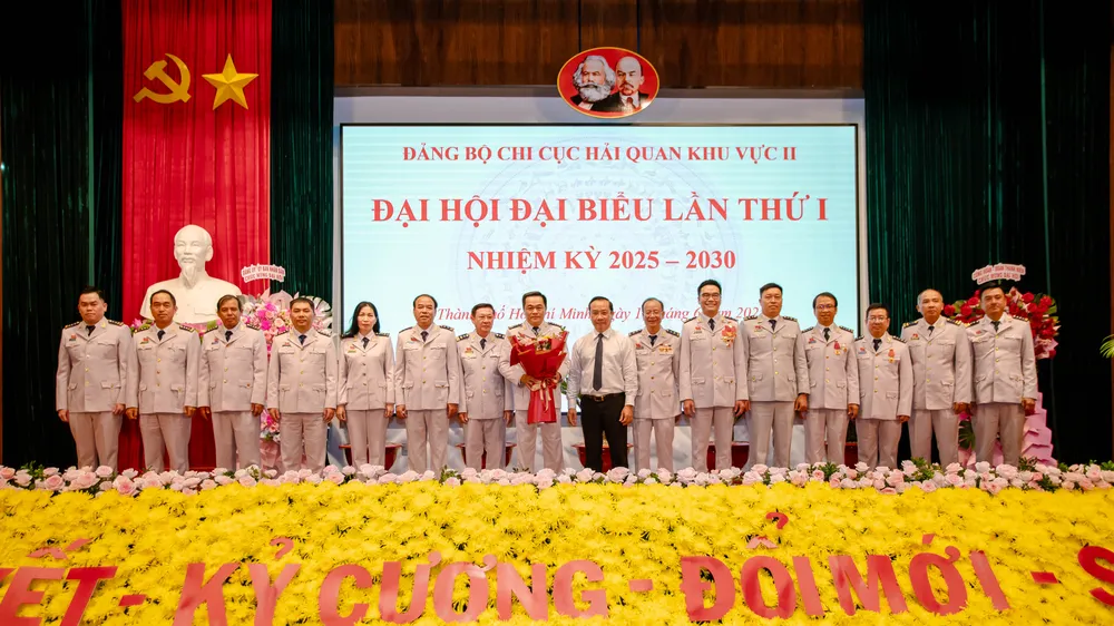 Các đại biểu tham dự đại hội, ngày 18-6