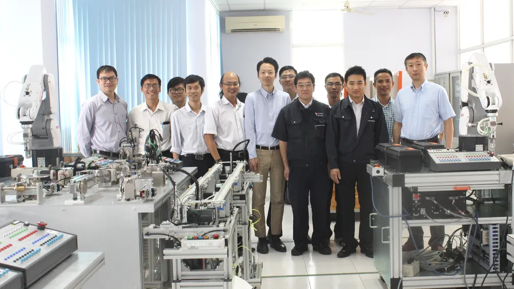 Phát triển nguồn nhân lực chất lượng cao về robot tự động hóa