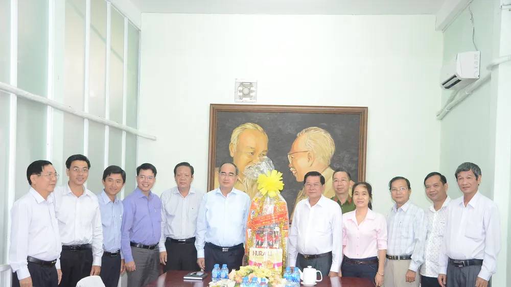  Bí thư Thành ủy TPHCM: Sự hài lòng của người dân là cơ sở trả thu nhập tăng thêm cho công chức