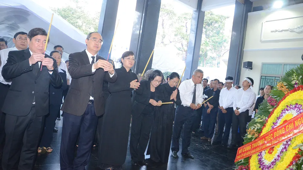 Bí thư Thành ủy TPHCM Nguyễn Thiện Nhân viếng Phó Chủ tịch UBND TPHCM Nguyễn Thị Thu
