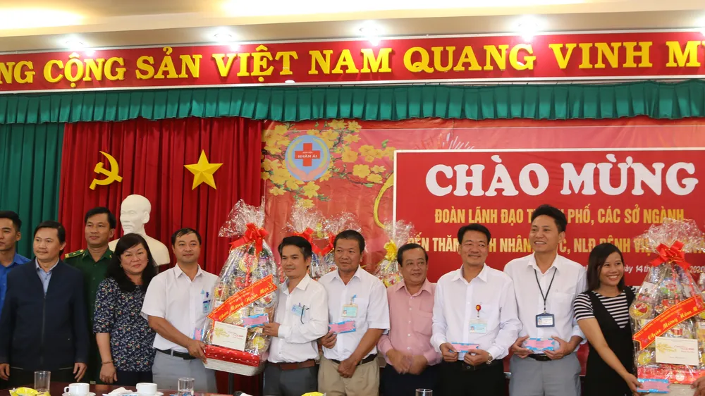 Đoàn đại biểu TPHCM chúc tết các cơ sở cai nghiện ma túy tại Bình Phước, Bình Dương