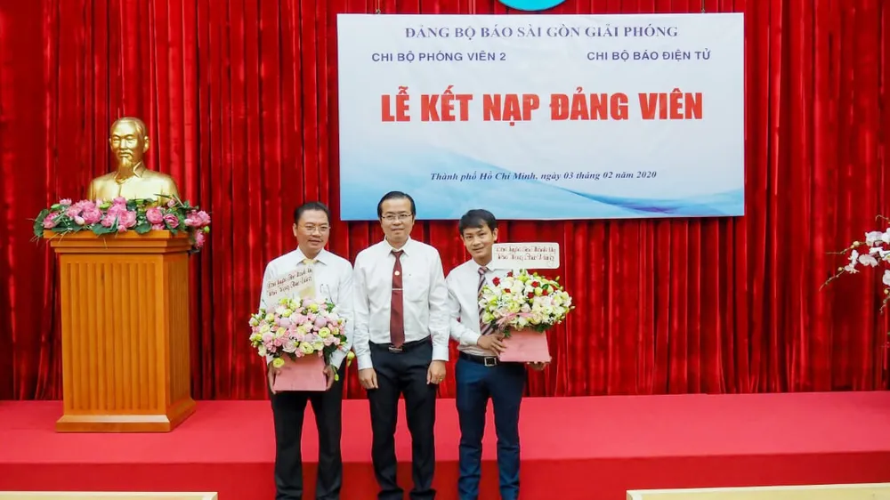 Báo SGGP kết nạp 2 đảng viên mới
