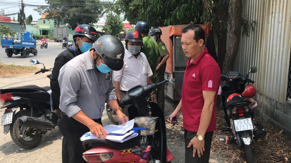Huyện Củ Chi xử phạt 92 người dân không đeo khẩu trang nơi công cộng