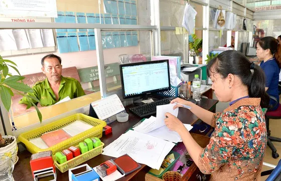 Sở Nội vụ TPHCM đề xuất chấm điểm, trả thu nhập tăng thêm cho công chức dựa vào kết quả công việc