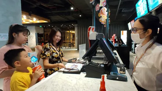 Nhân viên cơ sở làm đẹp, xông hơi bị ảnh hưởng bởi dịch Covid-19 được TPHCM hỗ trợ 1 triệu đồng