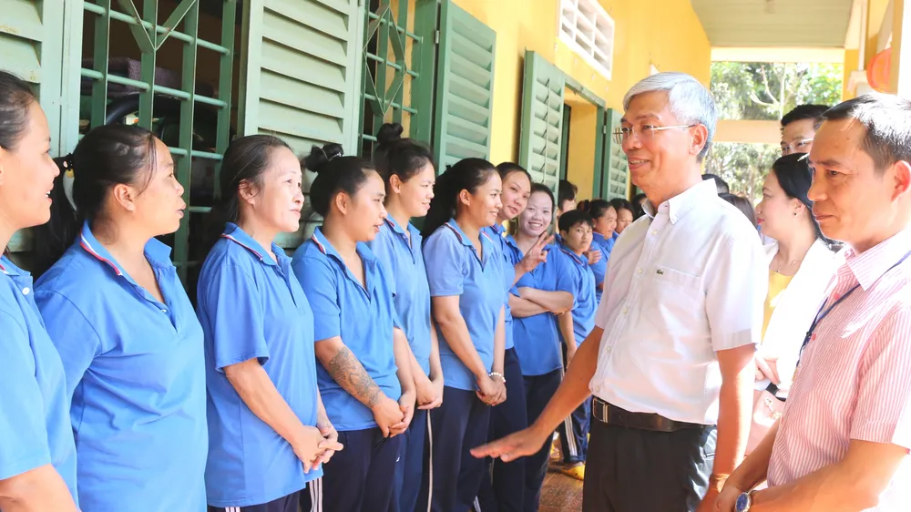 Phó Chủ tịch UBND TPHCM Võ Văn Hoan thăm, chúc tết các cơ sở cai nghiện ma túy 