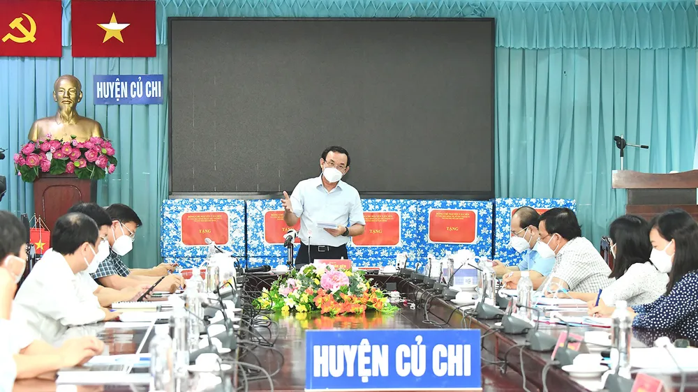 Bí thư Thành ủy TPHCM Nguyễn Văn Nên phát biểu trong buổi làm việc với huyện Củ Chi về phòng chống dịch Covid-19. Ảnh: VIỆT DŨNG