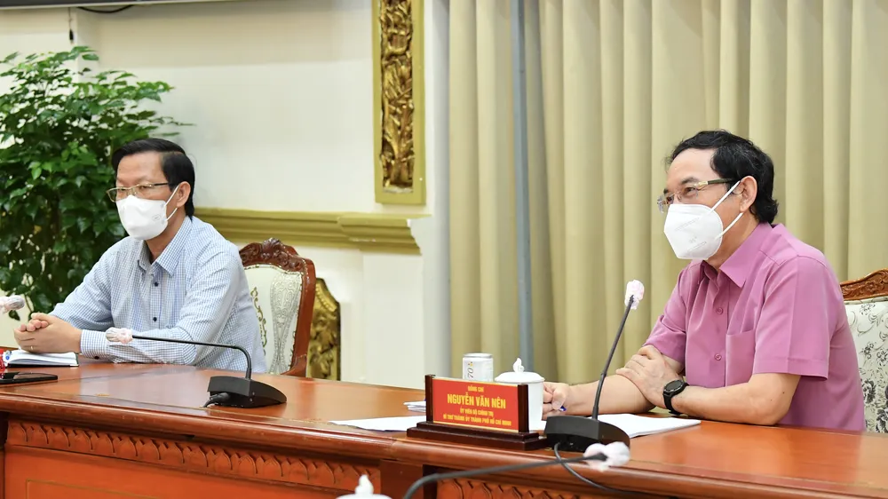 Lãnh đạo TPHCM gặp gỡ chuyên gia, nghe góp ý về phòng chống dịch và phục hồi kinh tế