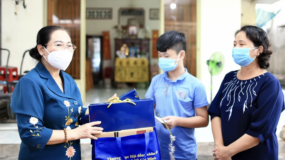 TPHCM đề nghị đỡ đầu trẻ em mồ côi và nuôi dưỡng người già neo đơn vì Covid-19