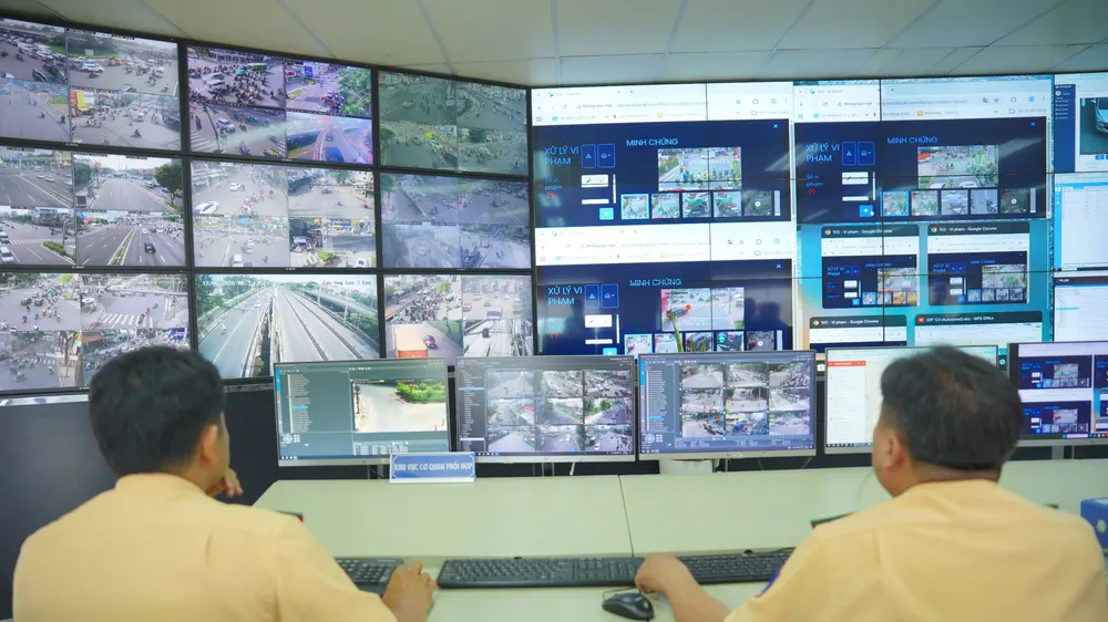 Cảnh sát giao thông tăng cường phạt nguội người đi xe máy qua camera 
