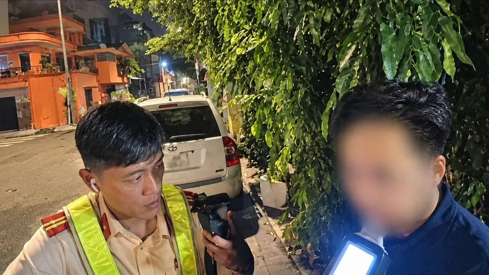 Một tài xế xe công nghệ vi phạm nồng độ cồn "kịch khung"