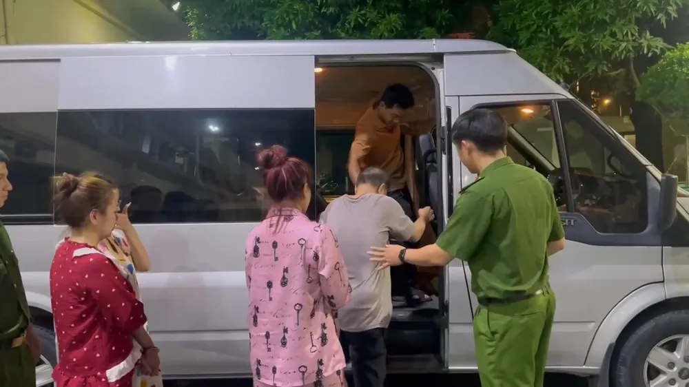 Từ vụ bán dâm, công an lần ra đường dây cá độ bóng đá