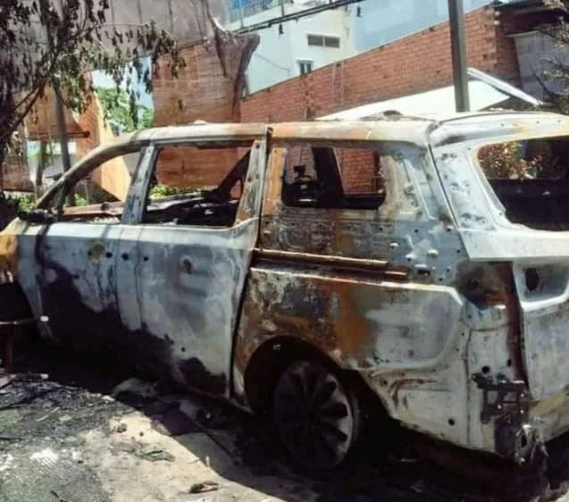 Quán cà phê bị cháy nghi do “bom xăng“