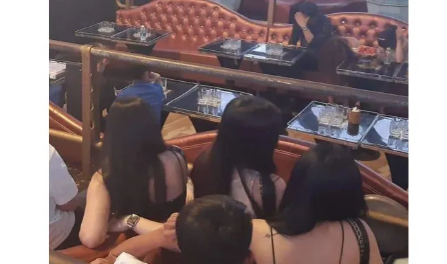 Đột kích quán bar V8 Club phát hiện cả khách và nhân viên dương tính với ma túy