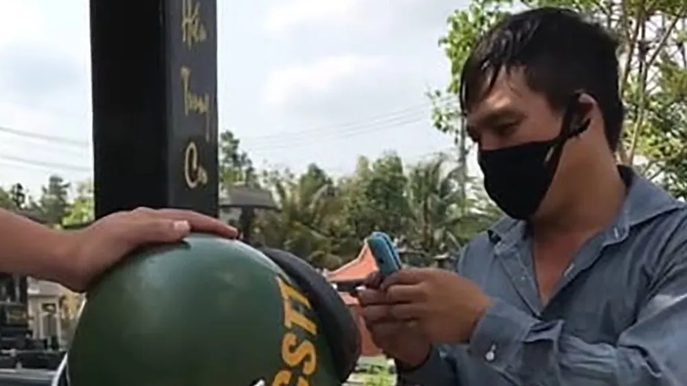 Vụ nghi can thiệp không xử lý xe vi phạm giao thông: Tạm đình chỉ công tác 2 trung tá