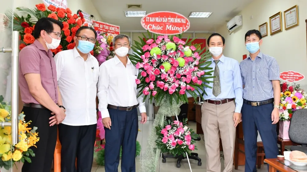 Chủ tịch UBND tỉnh Đồng Nai thăm Văn phòng đại diện Báo Sài Gòn Giải Phóng
