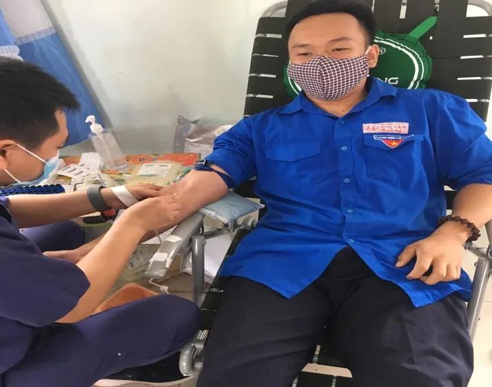 Cậu học trò nghèo, học giỏi, mê thiện nguyện