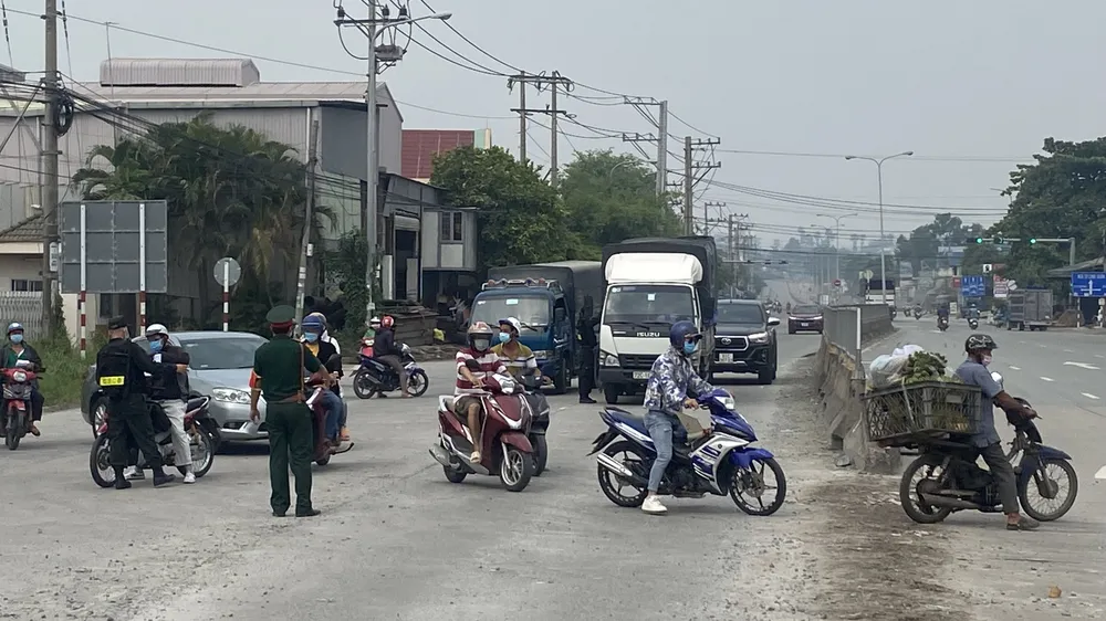 Đồng Nai: Nhiều người dân phải quay về vì không có giấy xét nghiệm âm tính với SARS-CoV-2 