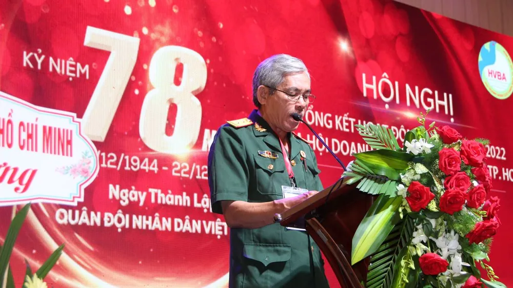 Ông Nguyễn Lương Quân, Phó Chủ tịch kiêm Tổng Thư ký Hội Doanh nhân Cựu chiến binh TPHCM phát biểu báo cáo tại hội nghị.