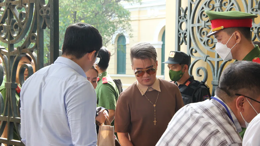 Bà Nguyễn Phương Hằng không xin lỗi Đàm Vĩnh Hưng, Vy Oanh, vì tạm giam "18 tháng đã quá đắt"