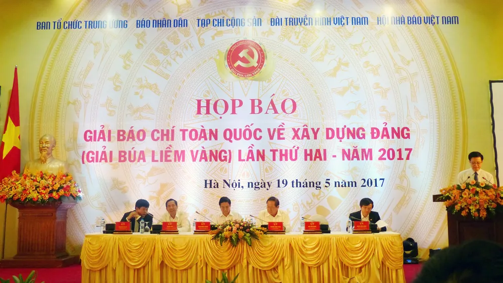 Quang cảnh cuộc họp báo Giải thưởng Búa liềm vàng. Ảnh :TRẦN BÌNH