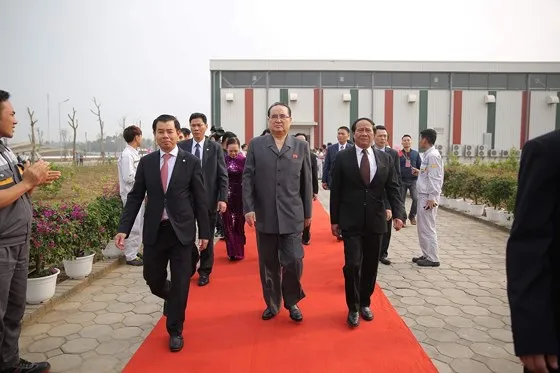Đoàn cấp cao Triều Tiên tham quan nhà máy sản xuất ô tô của Vingroup