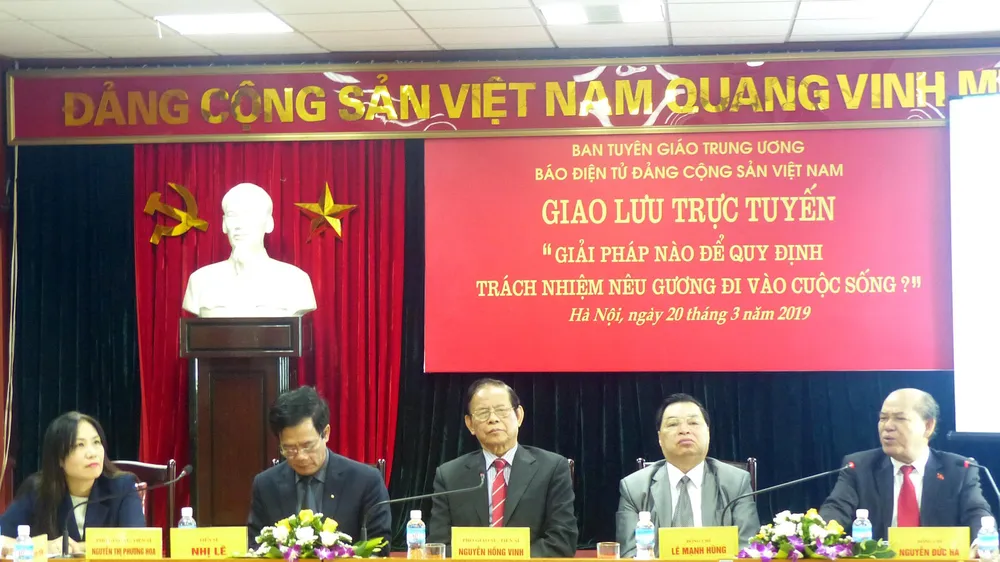 Cán bộ, đảng viên nếu thấy không xứng đáng thì nên từ chức