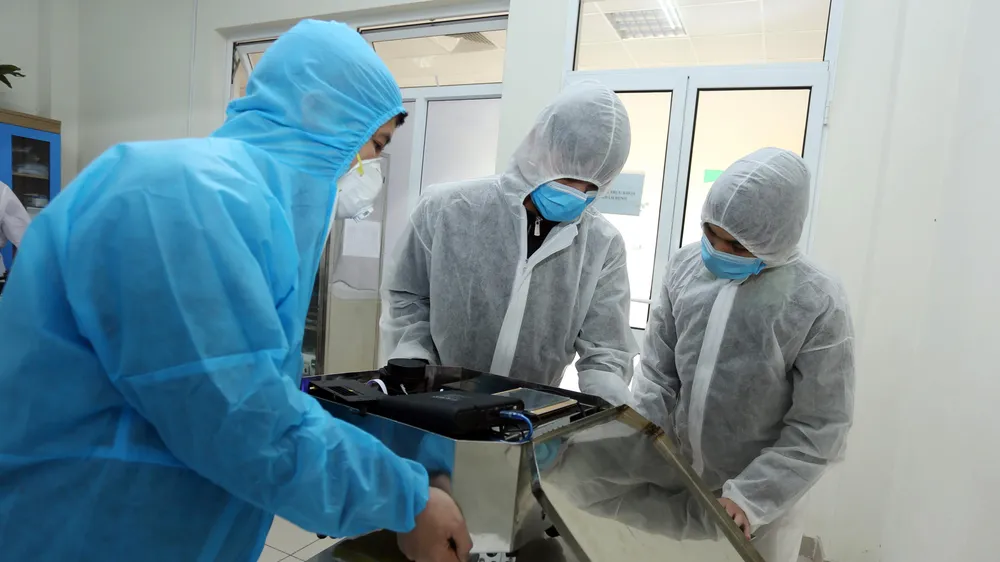 Chế tạo thành công robot lau sàn khử khuẩn, hỗ trợ phòng chống dịch Covid-19