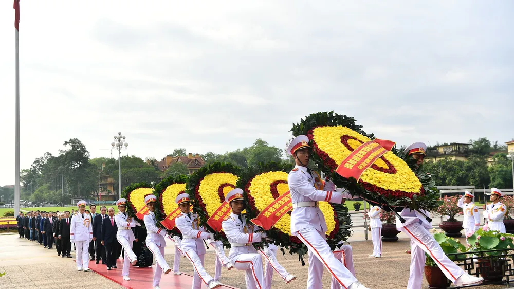 Lãnh đạo Đảng, Nhà nước viếng Lăng Chủ tịch Hồ Chí Minh