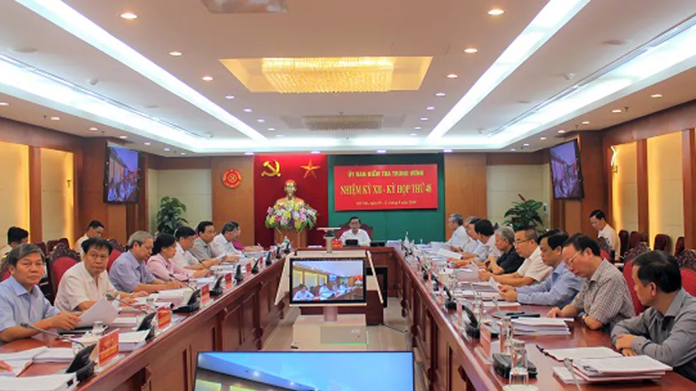 Đề nghị khai trừ khỏi Đảng nguyên Chủ tịch UBND thành phố Đà Nẵng Văn Hữu Chiến