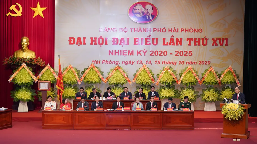 Thủ tướng Nguyễn Xuân Phúc: Hải Phòng phải tập trung phát triển kinh tế biển, trở thành một thành phố cảng quốc tế hiện đại