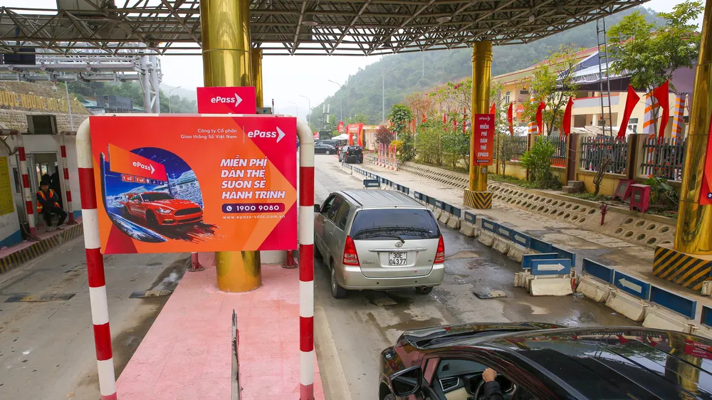 Chính thức vận hành hệ thống thu phí đường bộ không dừng ePass