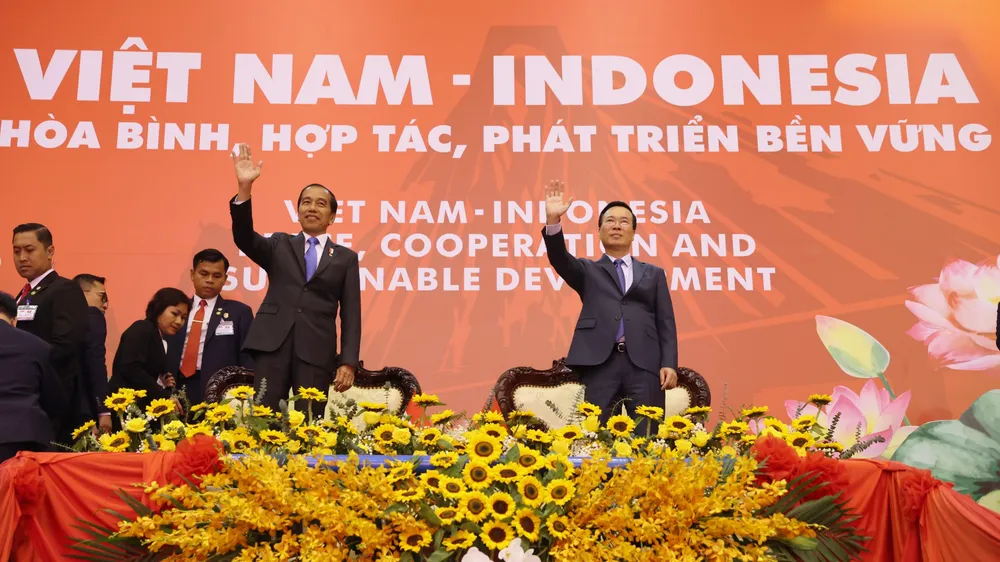 Chủ tịch nước Võ Văn Thưởng và Tổng thống Joko Widodo xem biểu diễn võ thuật