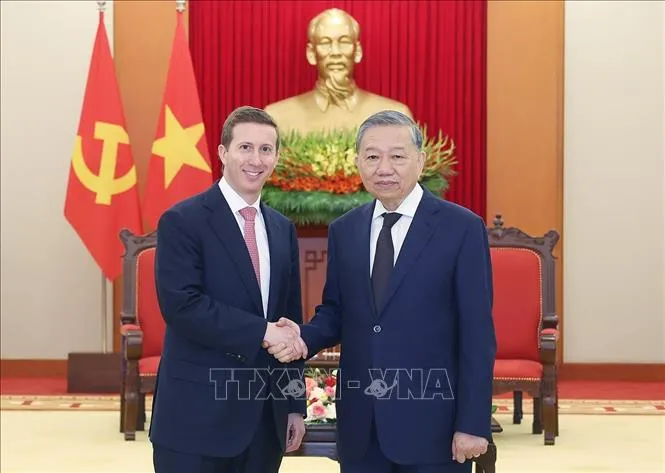 Tổng Bí thư Tô Lâm tiếp ông Jeffrey David Perlman, Tổng Giám đốc Quỹ đầu tư Warburg Pincus (Hoa Kỳ), kiêm đồng Chủ tịch Hội đồng Kinh doanh ASEAN - Hoa Kỳ. Ảnh: TTXVN