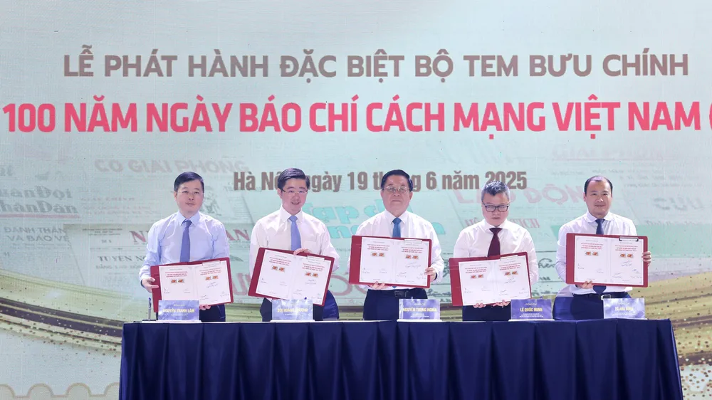 Phát hành đặc biệt bộ tem bưu chính kỷ niệm 100 năm Ngày Báo chí Cách mạng Việt Nam