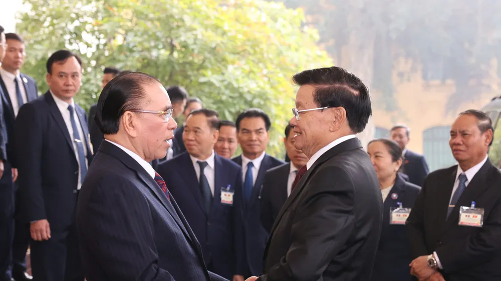 Tổng Bí thư, Chủ tịch nước Lào Thongloun Sisoulith thăm nguyên Tổng Bí thư Nông Đức Mạnh