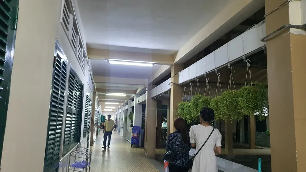 Phê bình giáo viên chủ nhiệm và hiệu trưởng Trường Tiểu học Hồng Hà (quận Bình Thạnh) 