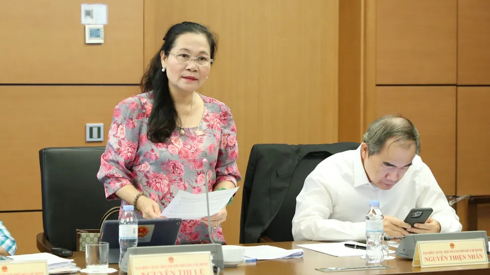 ĐB Nguyễn Thị Lệ, Phó Bí thư Thành ủy, Chủ tịch HĐND TPHCM phát biểu tại phiên họp tổ ĐB Quốc hội TPHCM, chiều 2-11. Ảnh: QUANG PHÚC 