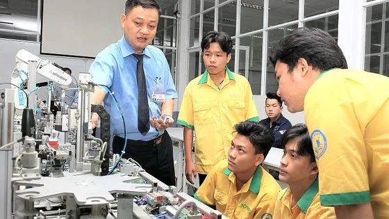 Tăng cường hợp tác đào tạo nhân lực chất lượng cao