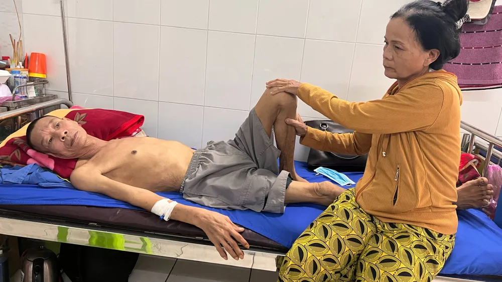 Chồng mắc nhiều bệnh, gia đình khánh kiệt